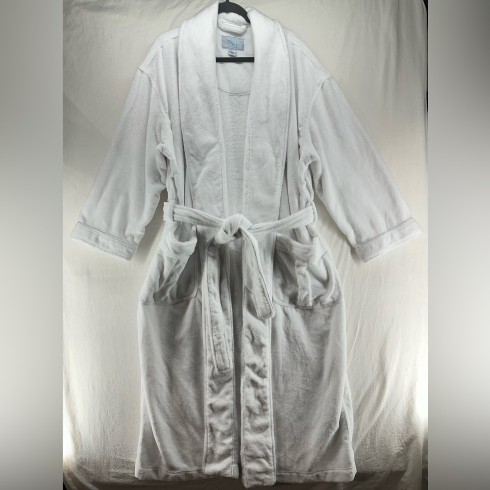 Majestic International White Polyester Velour Terry Cloth Robe Unisex L / XL